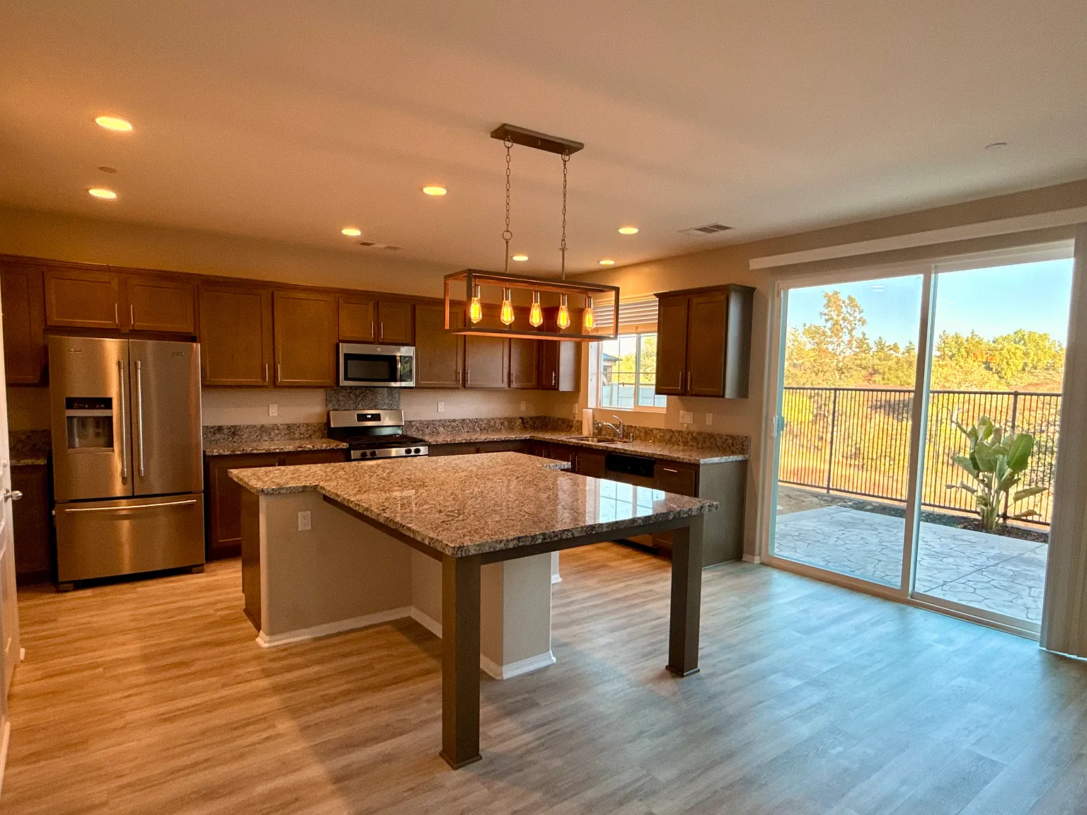 3 bed, 1905 sqft, $3,100 — Photo 4