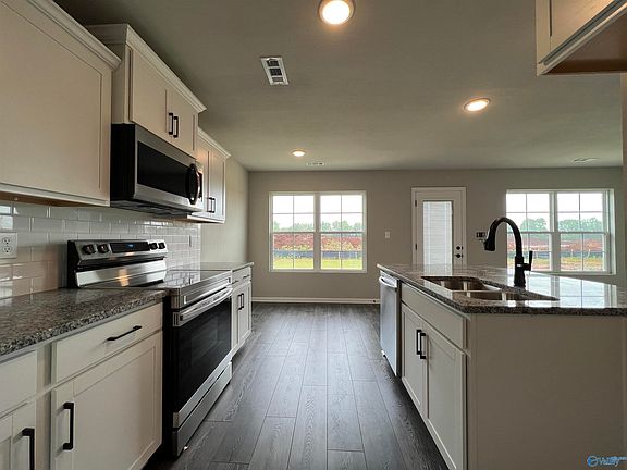 4th image of 132 Domingues Ave