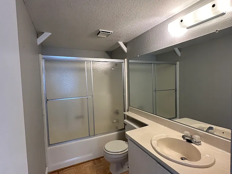 23689 Parkland Ave — Photo 12