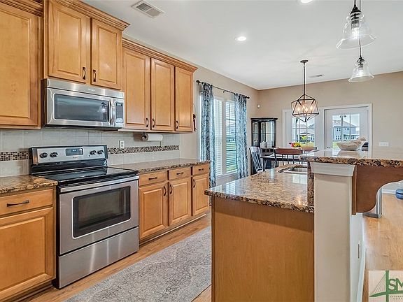 5th image of 173 Brickhill Circle