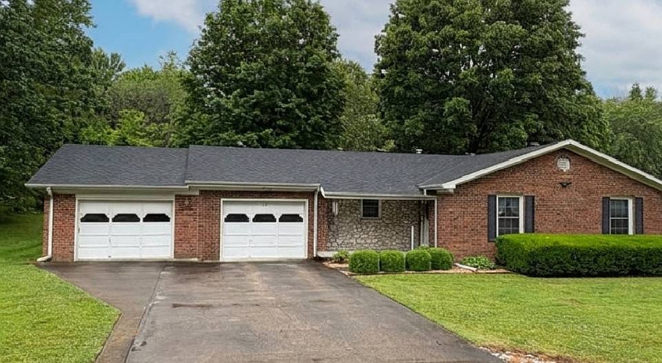 1st image of 154 Twin Hills Dr