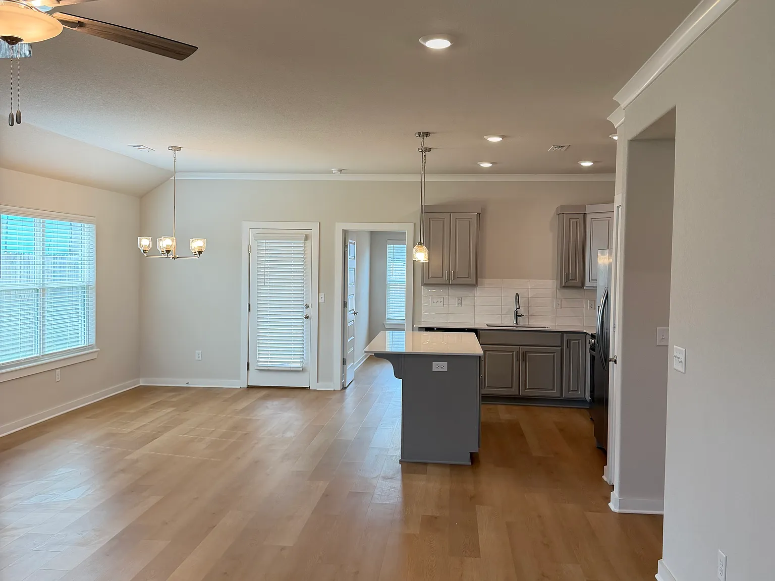1109 Greendale Ave — Photo 2