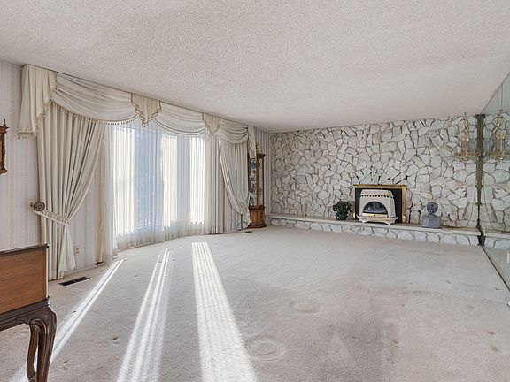 2nd image of 380 S Ridge Rd