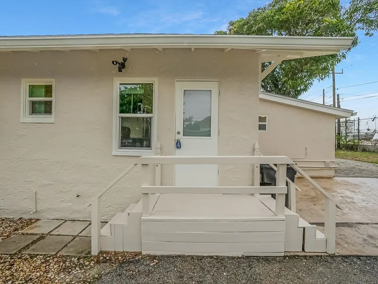 517 Sunrise Ct #A — Photo 10