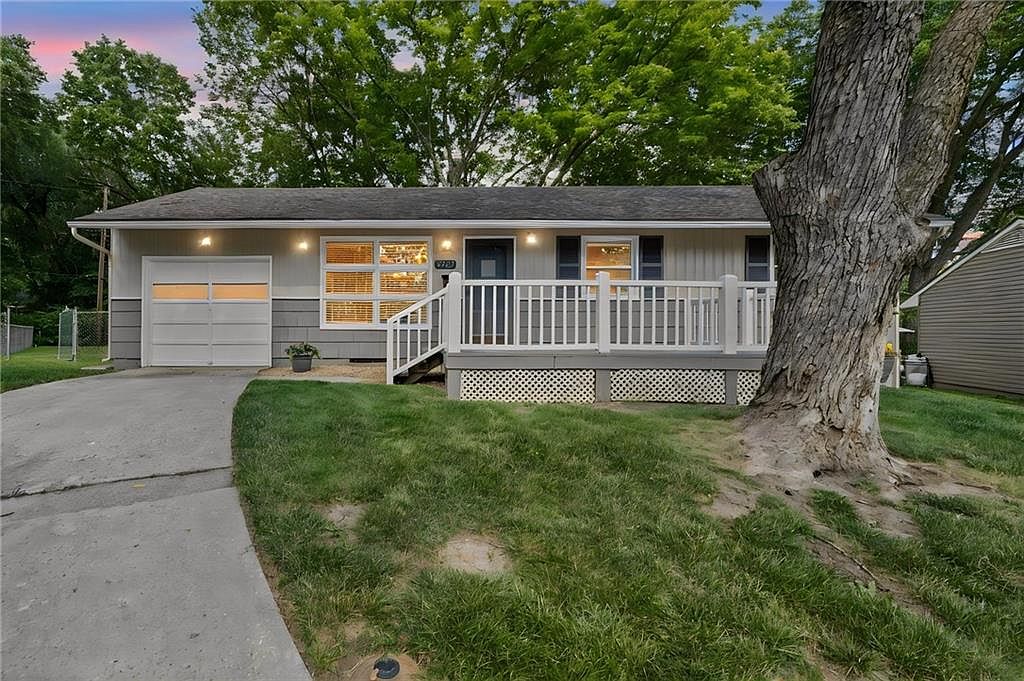5327 Maple St, Mission, KS 66202 | Zillow