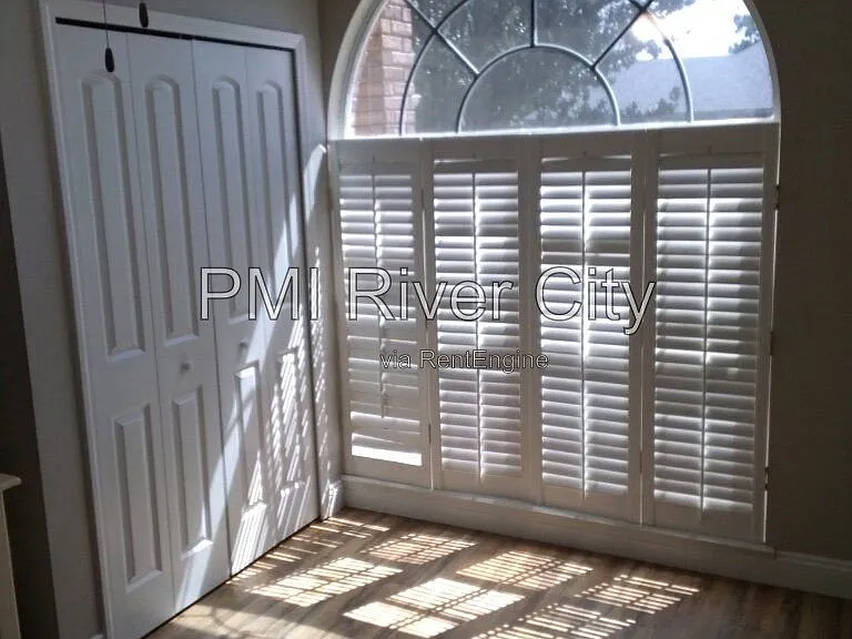 2320 Locustwood Ct — Photo 24