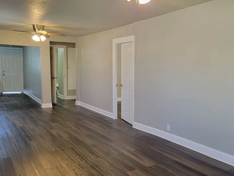 340 S 6th St — Photo 5