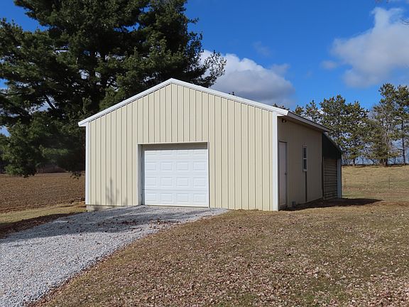 Garde/Utility shed. Cement floor!