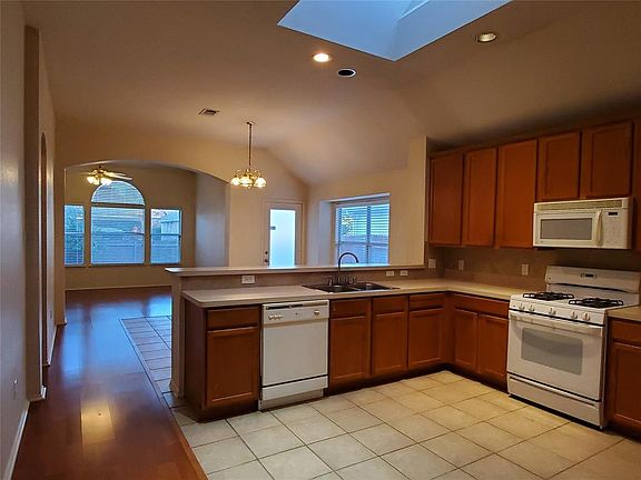5th image of 5204 Rain Forest Dr