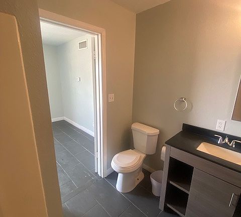 3rd image of 2506 E McArthur Dr #2