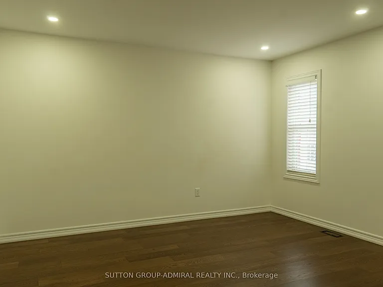 29 Wendelyn Dr #MAIN 2ND FLOOR — Photo 36