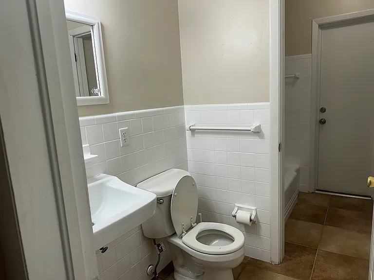 3721 Surrey Dr — Photo 9