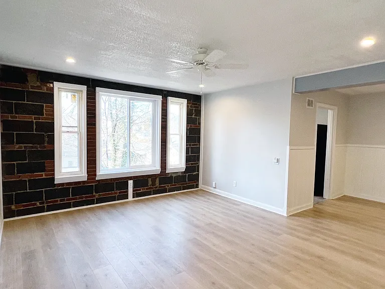 405 Linden Cir #4 — Photo 9