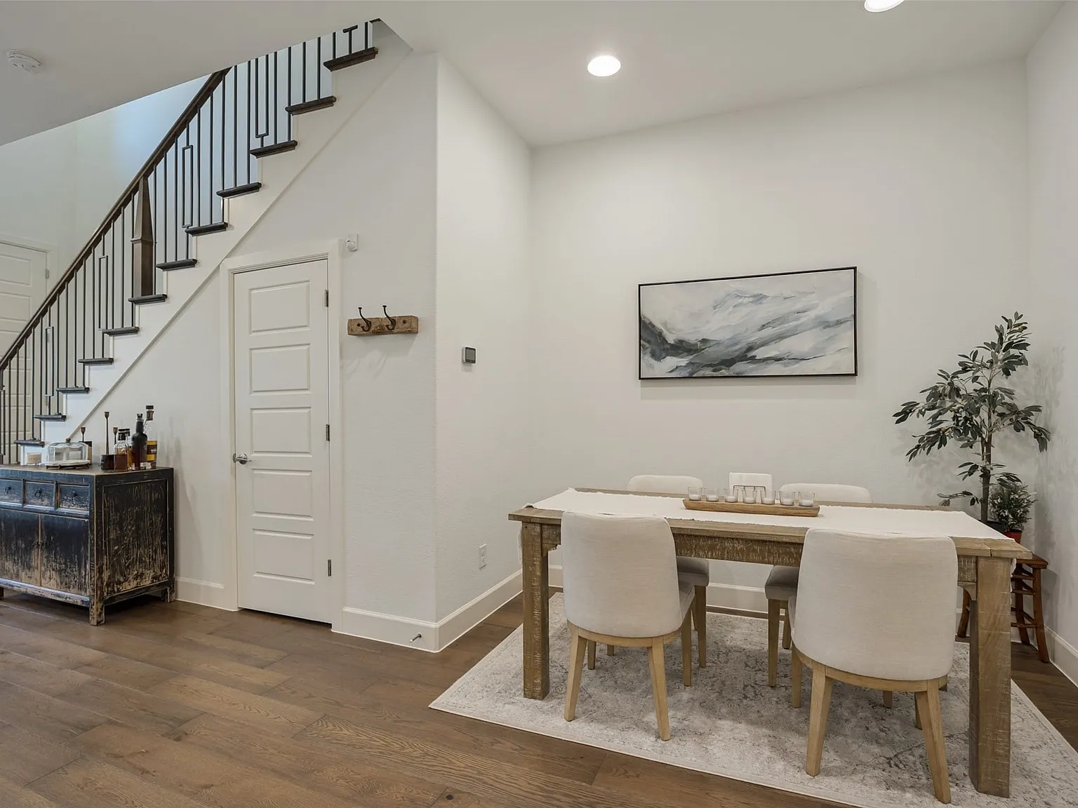 3 bed, 2.5 bath, 1632 sqft, $3,400 — Photo 3