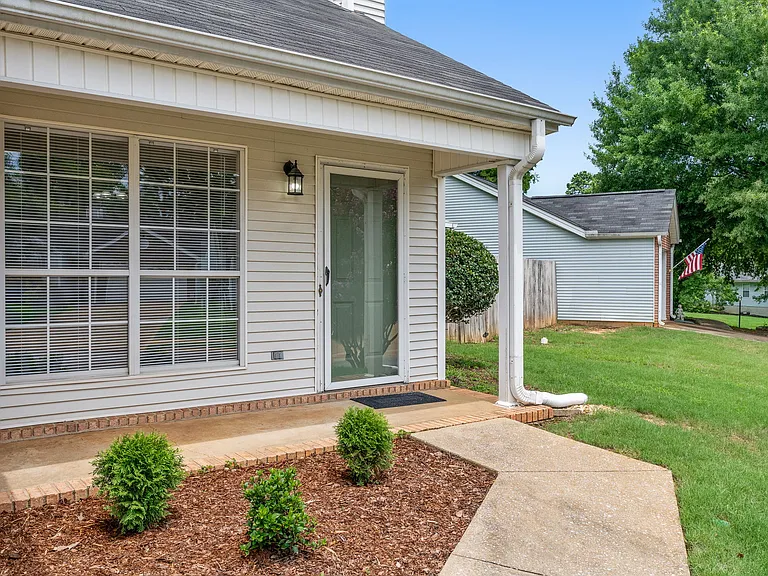 2445 Meadowlark Ln — Photo 4
