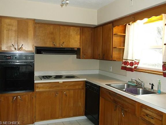 3rd image of 1708 Oakwood Ave