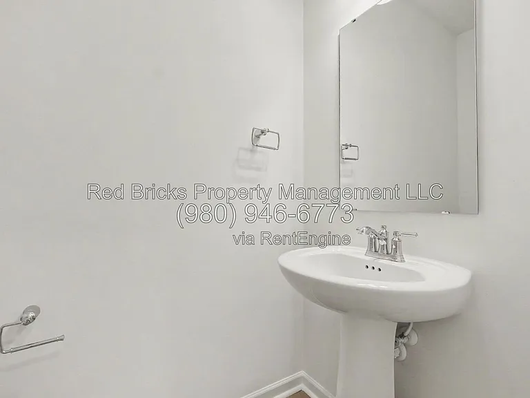 826 Earhart St NW — Photo 17