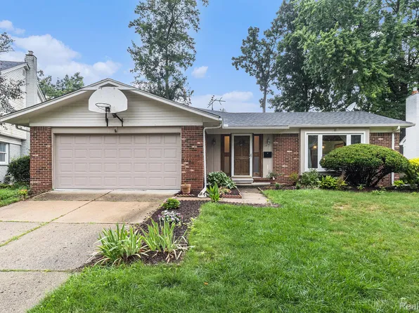 3420 Sussex Ct, Ann Arbor, MI 48108