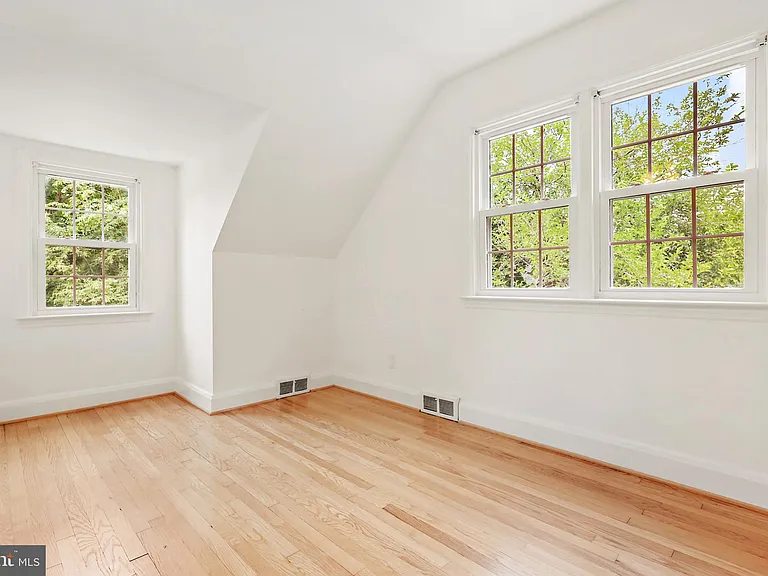 9223 Old Court Rd — Photo 43