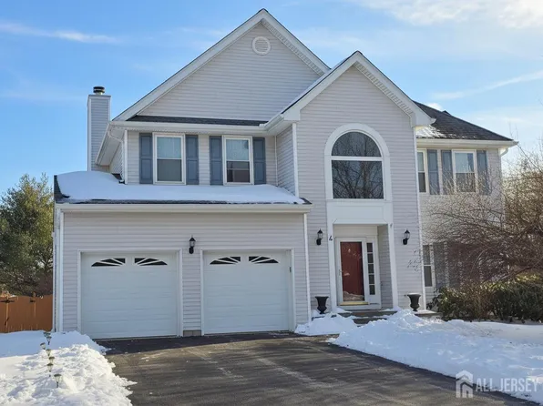4 Castle Ct, Somerset, NJ 08873