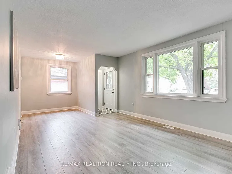 27 Highland Park Blvd — Photo 17