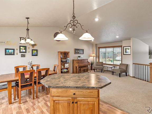 5th image of 506 Cottonwood Dr