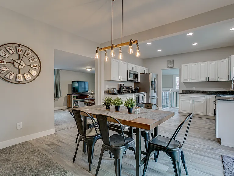 439 N Walnut St — Photo 34