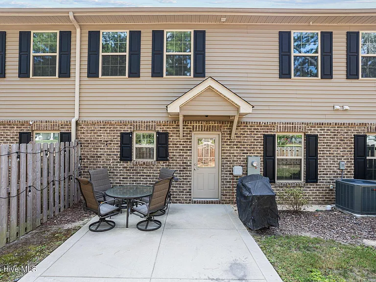 127 Lark Dr — Photo 10