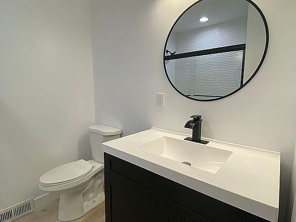 Guest vanity