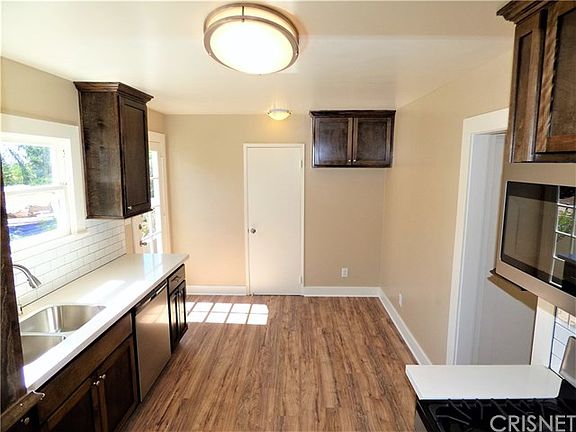 5th image of 553 Oleander Dr