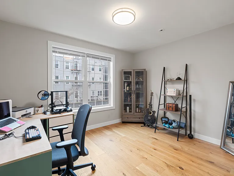 10-16 Everett St #204 — Photo 14