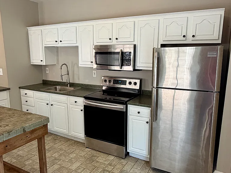 356 E Chestnut St — Photo 2
