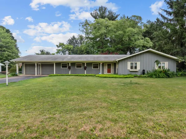1005 Sassafras Ln, Niles, MI 49120