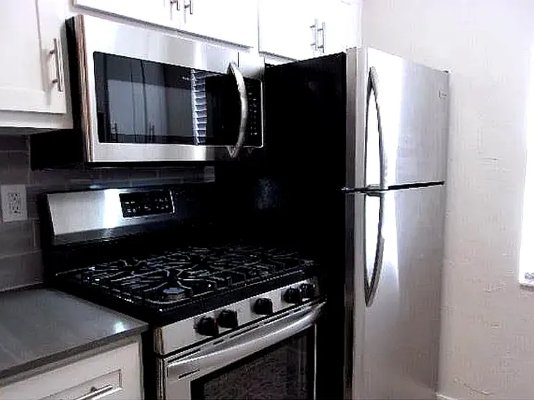 1718 N Indiana Ave #1 — Photo 2