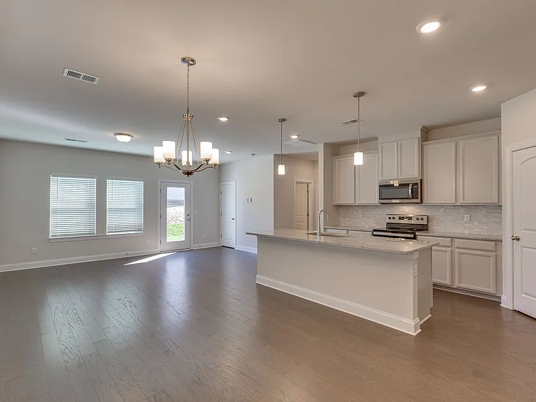 1006 McKee Ct — Photo 5