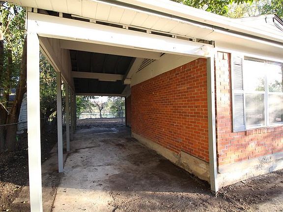 2nd image of 1217 Woodcrest Dr