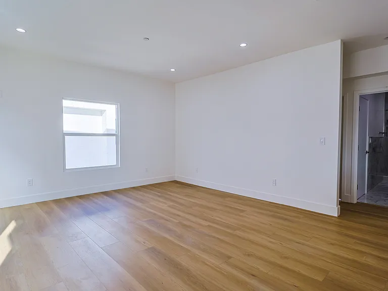 1917 S Palm Grove Ave — Photo 13