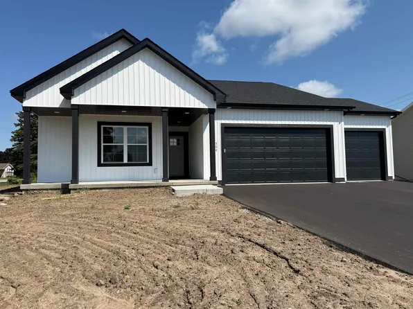 504 Village Ln, Ripon, WI 54971