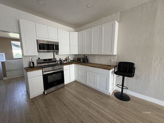 5th image of 419 Juniper St