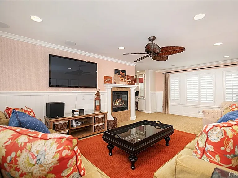 208 E Balboa Blvd — Photo 24