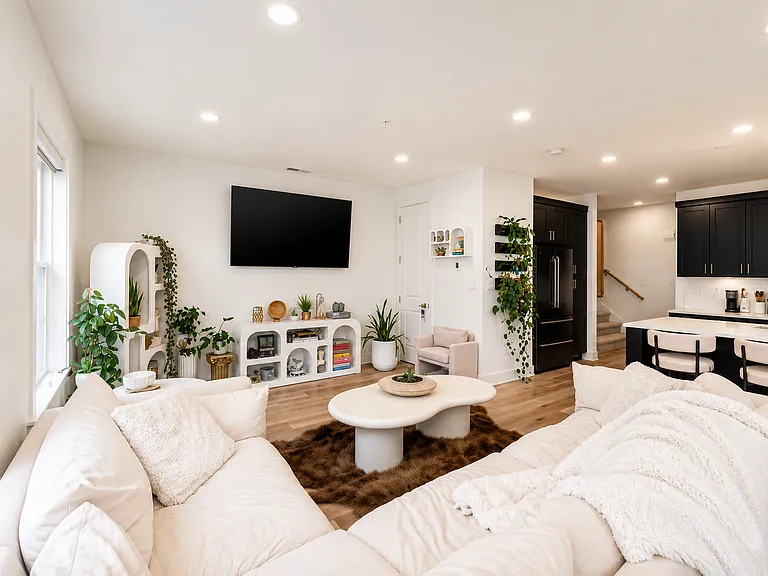 800 Gillian Ln #800 — Photo 8