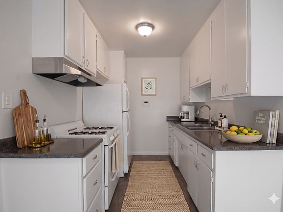 5th image of 1848 Purdue Ave APT 2