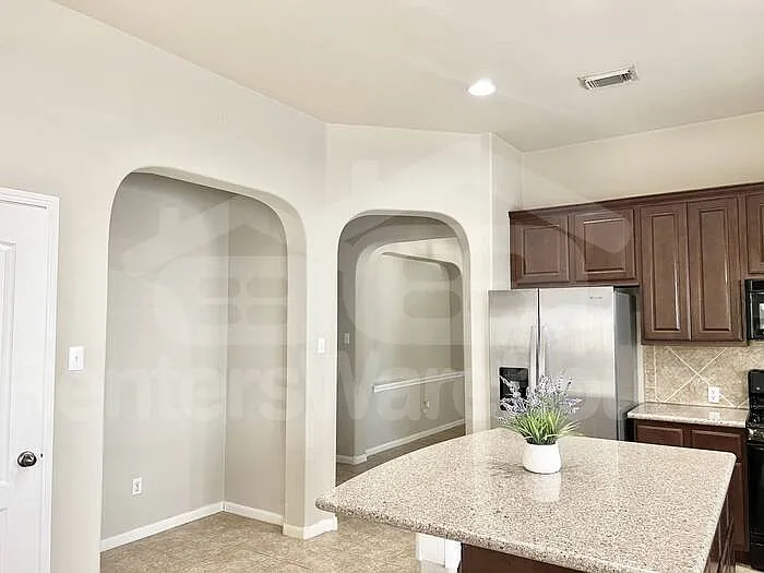 2217 Westfalian Trl — Photo 3