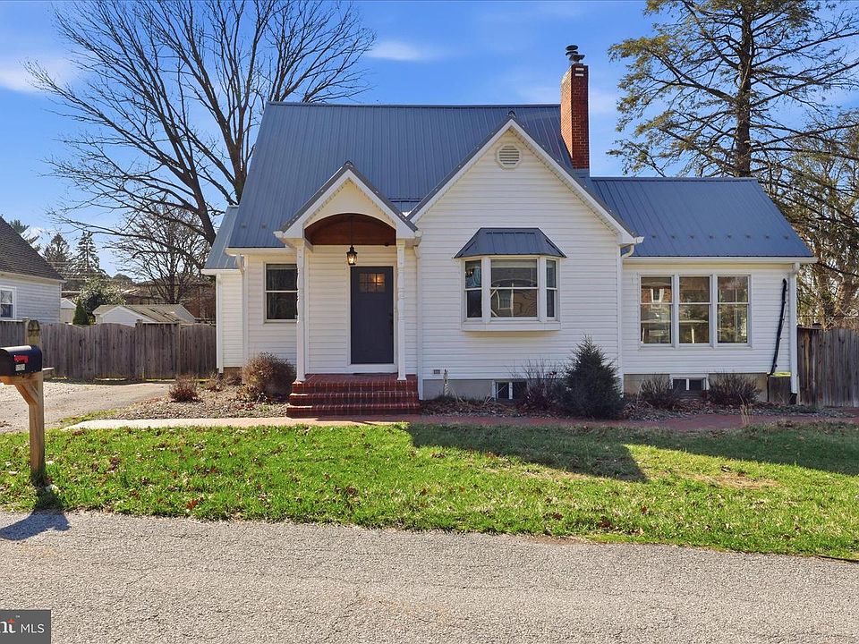 1st image of 11924 Wesley Dr E