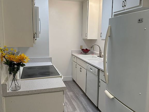 4th image of 613 2nd St #18