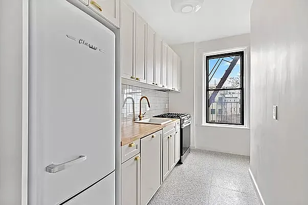 Rented by The Agency | media 8