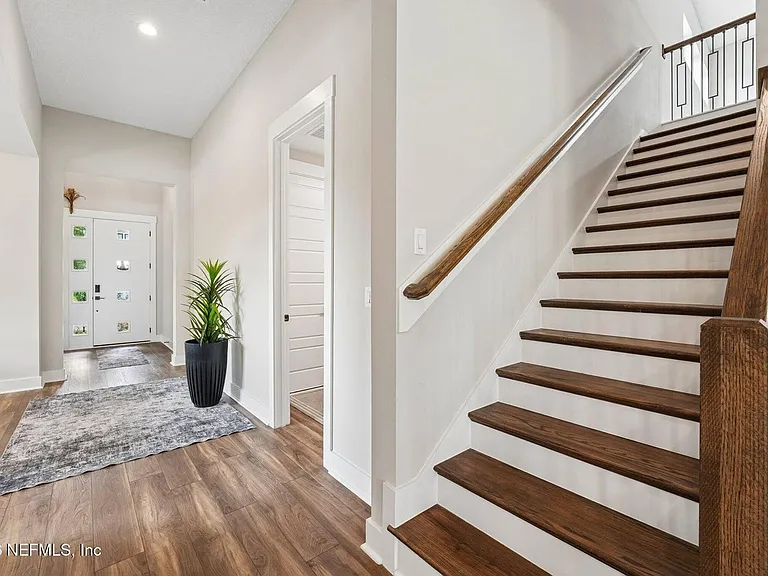 10223 Silverbrook Trl — Photo 2