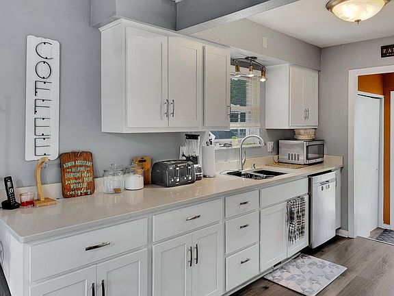 5th image of 1025 Gentian Dr SE