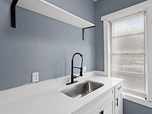 4th image of 1005 E Lake Ave APT 4