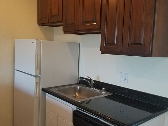 4th image of 1991 Ascot Dr APT 4